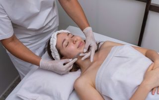 How Dermplaning Facial Can Give You a Smooth Skin